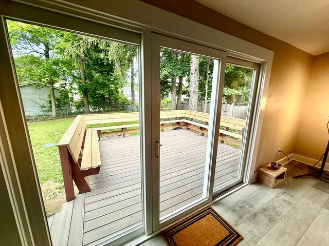6 Wheelock St, Oxford, MA 01540