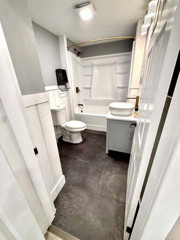 6 Wheelock St, Oxford, MA 01540