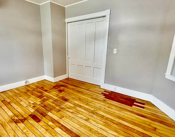 6 Wheelock St, Oxford, MA 01540