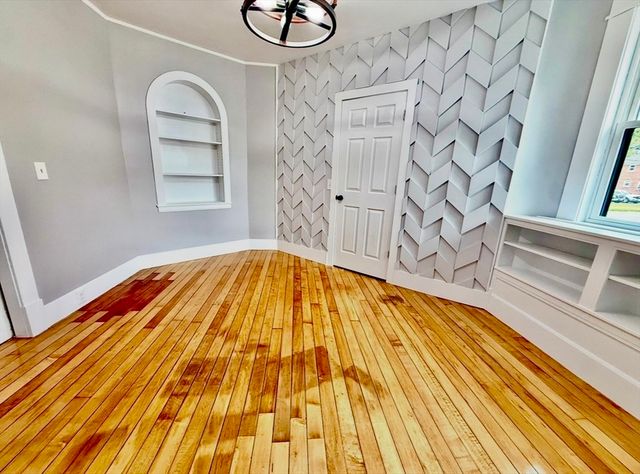 6 Wheelock St, Oxford, MA 01540