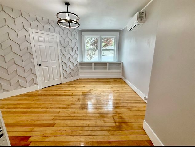 6 Wheelock St, Oxford, MA 01540