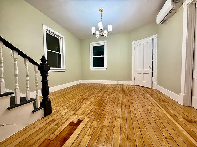 6 Wheelock St, Oxford, MA 01540
