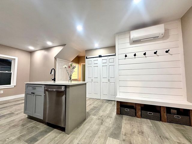 6 Wheelock St, Oxford, MA 01540