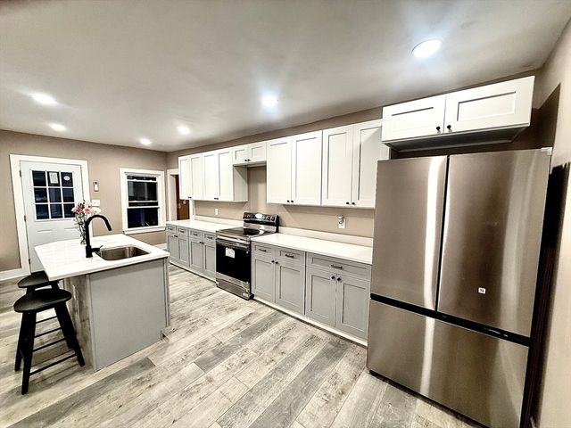 6 Wheelock St, Oxford, MA 01540