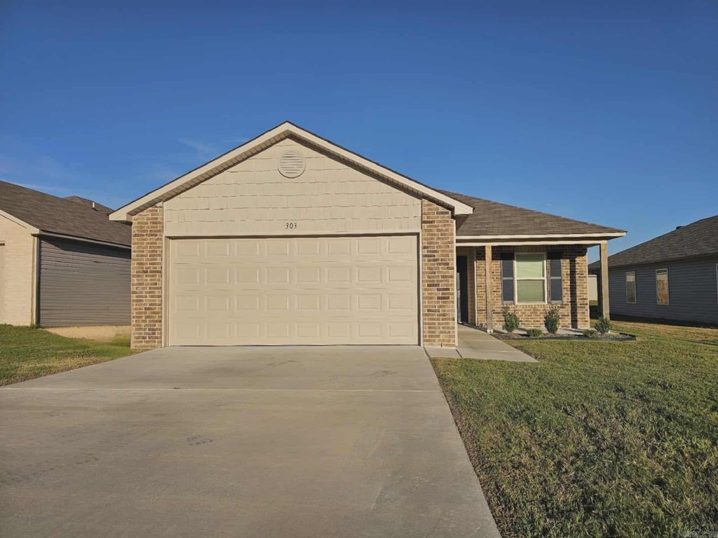 303 Rooster Road, Conway, AR 72032