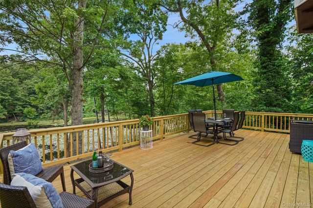 18 Sylvan Road, Lake Peekskill, NY 10537