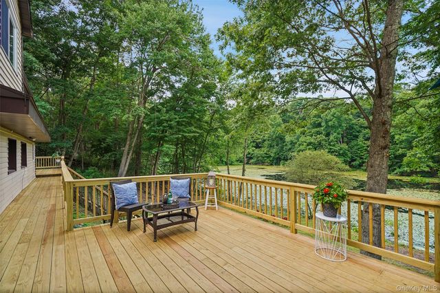 18 Sylvan Road, Lake Peekskill, NY 10537