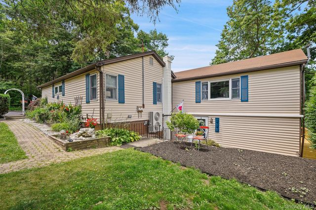 18 Sylvan Road, Lake Peekskill, NY 10537