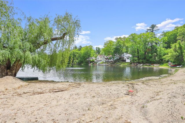 18 Sylvan Road, Lake Peekskill, NY 10537