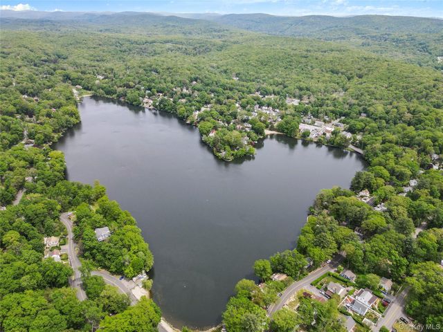 18 Sylvan Road, Lake Peekskill, NY 10537