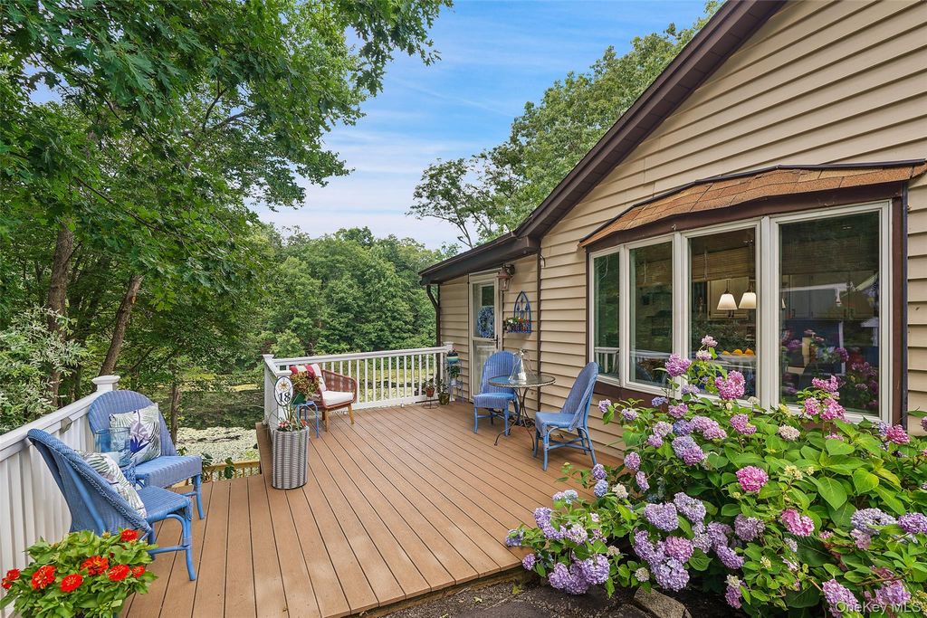 18 Sylvan Road, Lake Peekskill, NY 10537 — photo 2