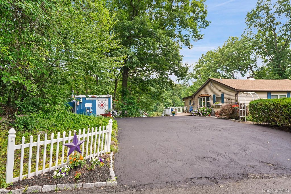 18 Sylvan Road, Lake Peekskill, NY 10537 — photo 3
