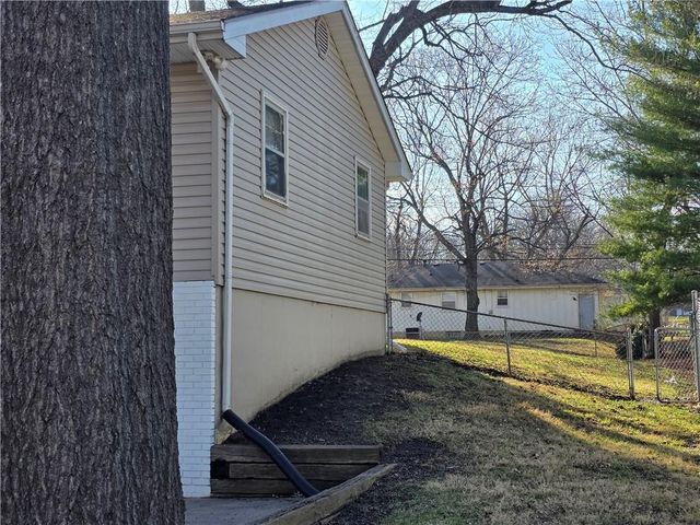 13420 Belmeade Avenue, Grandview, MO 64030