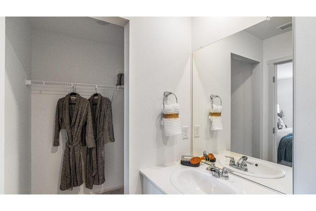 16675 Grey Pine St, La Pine, OR 97739