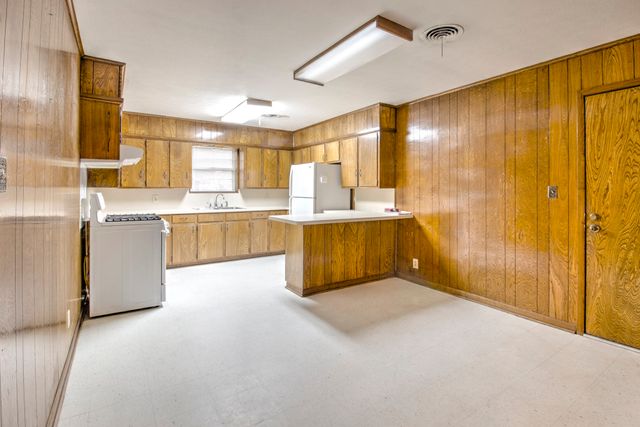 403 S Broadway Street, Collinsville, TX 76233