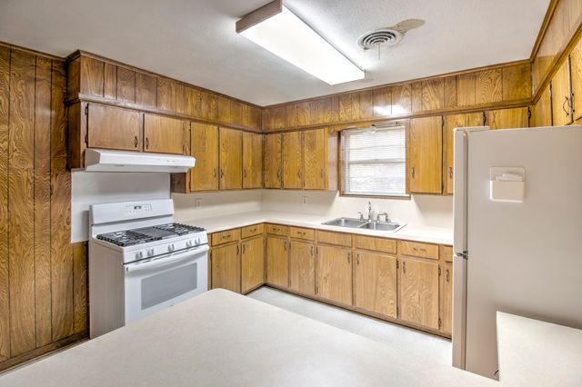 403 S Broadway Street, Collinsville, TX 76233