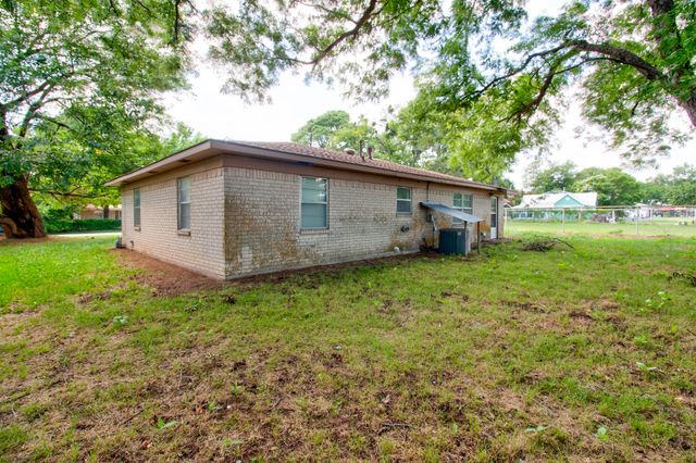 403 S Broadway Street, Collinsville, TX 76233