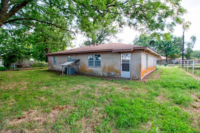 403 S Broadway Street, Collinsville, TX 76233