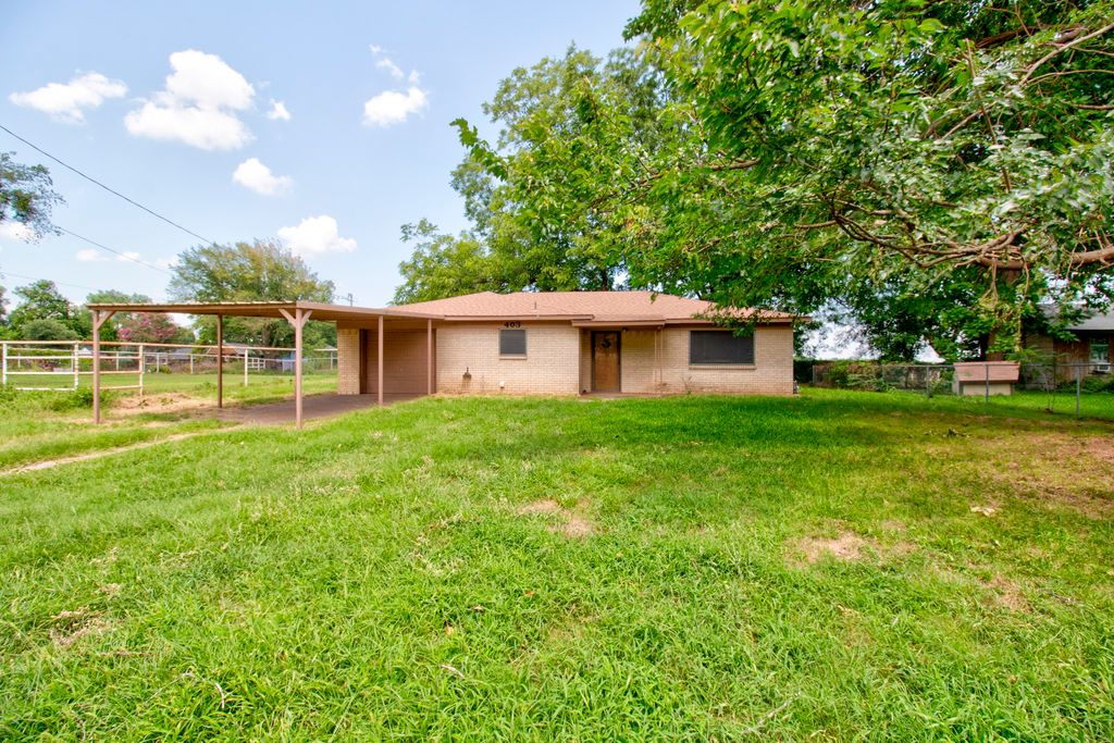 403 S Broadway Street, Collinsville, TX 76233
