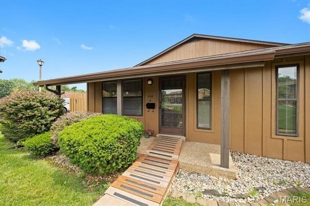 404 Whitehall Court, Belleville, IL 62223