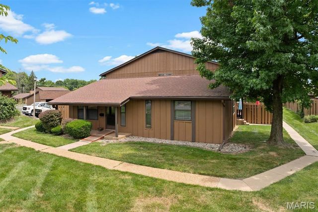 404 Whitehall Court, Belleville, IL 62223