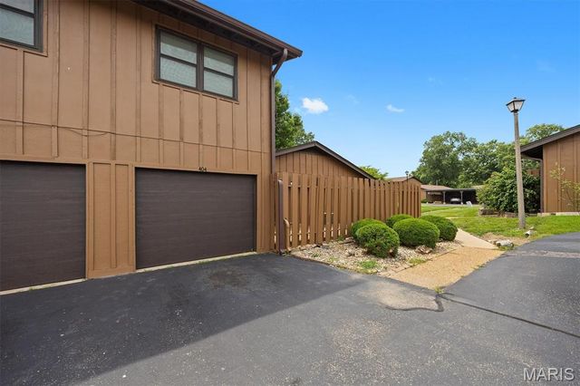404 Whitehall Court, Belleville, IL 62223