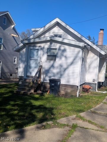 994 Peerless Avenue, Akron, OH 44320