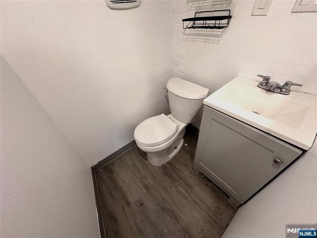 80 Belleville Avenue, Bloomfield, NJ 07003