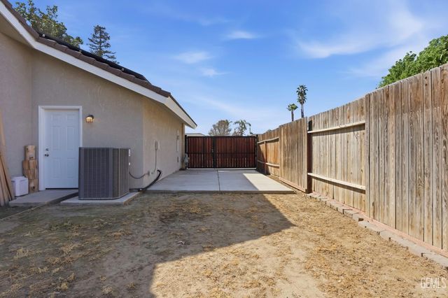 13904 Fremantle Court, Bakersfield, CA 93314