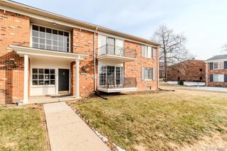 474 Fox Hills Drive N 2, Bloomfield Hills, MI 48304