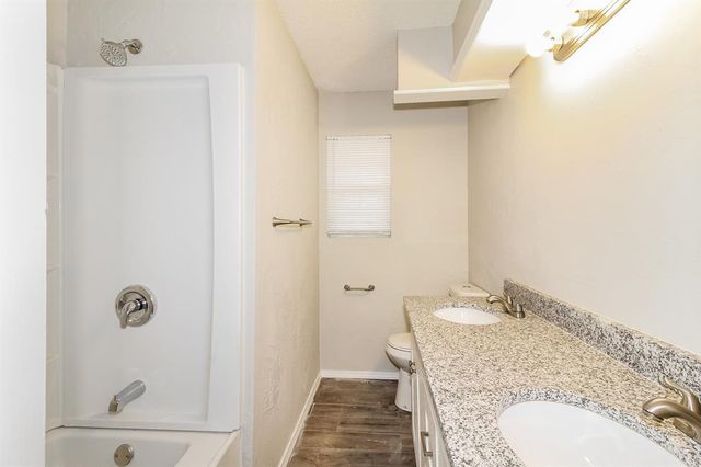 800 Plaza Drive, Moore, OK 73160