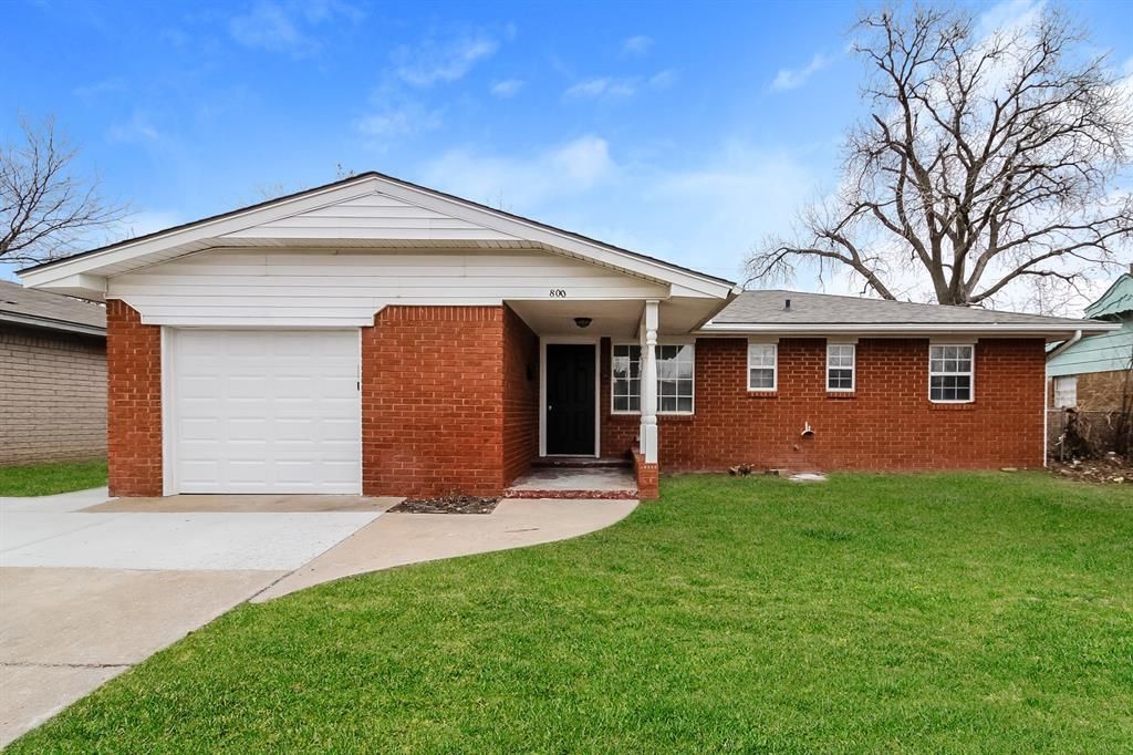 800 Plaza Drive, Moore, OK 73160