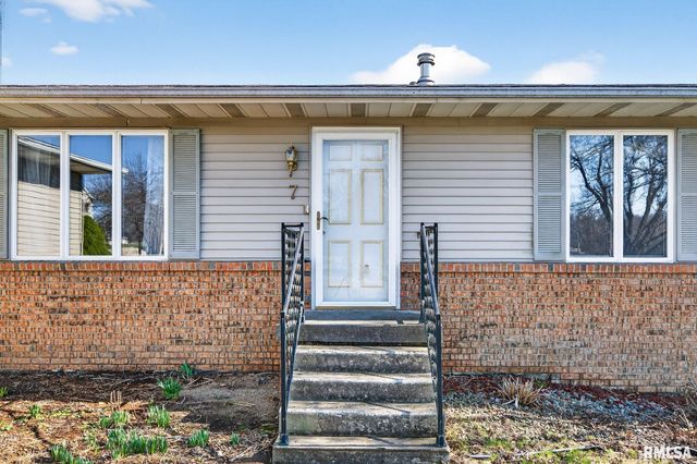 7 CARLTON Drive, Mackinaw, IL 61755