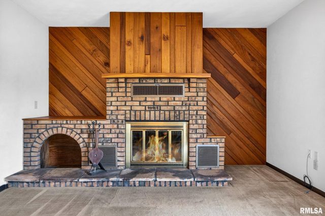 7 CARLTON Drive, Mackinaw, IL 61755