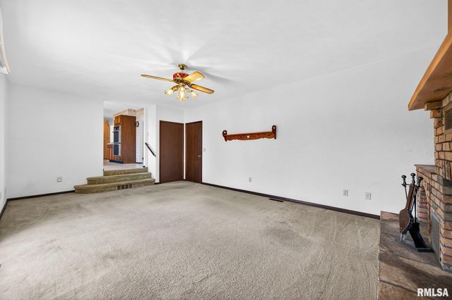 7 CARLTON Drive, Mackinaw, IL 61755