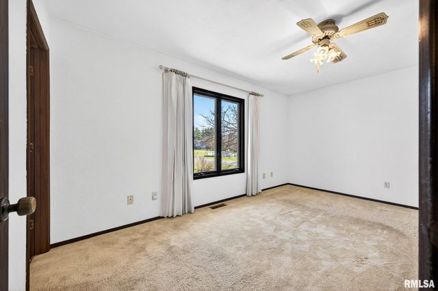 7 CARLTON Drive, Mackinaw, IL 61755