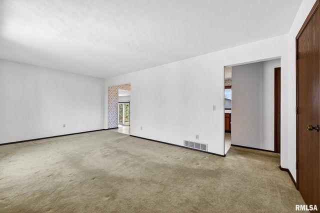 7 CARLTON Drive, Mackinaw, IL 61755