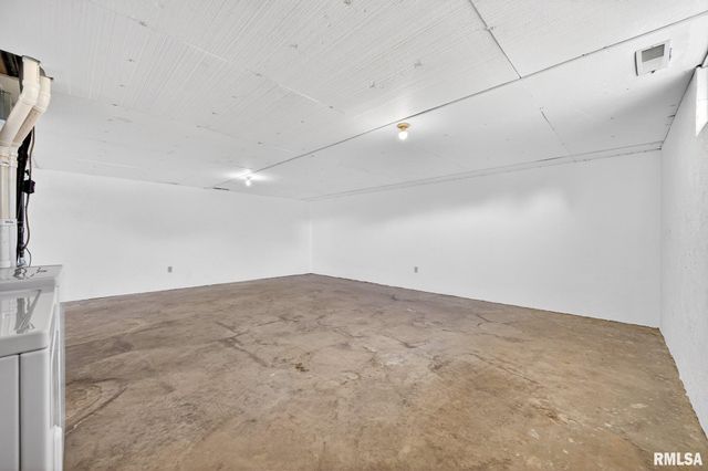 7 CARLTON Drive, Mackinaw, IL 61755