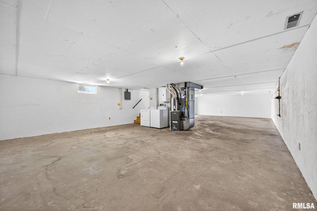 7 CARLTON Drive, Mackinaw, IL 61755