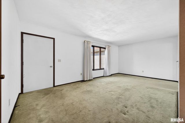 7 CARLTON Drive, Mackinaw, IL 61755