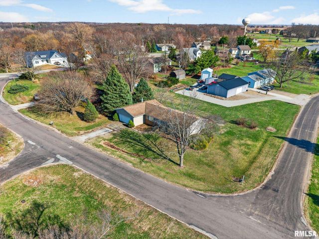 7 CARLTON Drive, Mackinaw, IL 61755