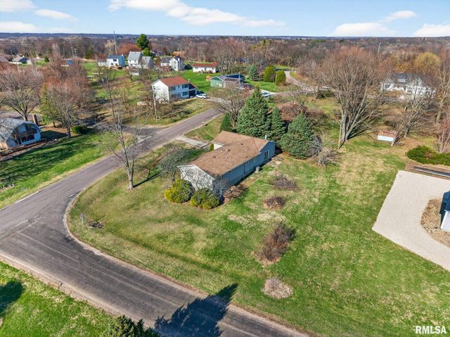 7 CARLTON Drive, Mackinaw, IL 61755