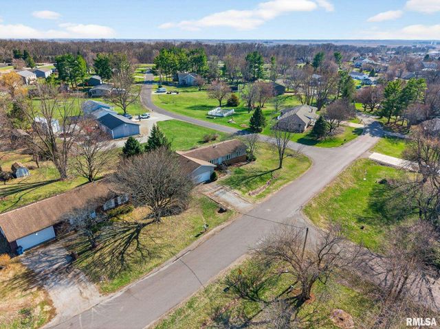 7 CARLTON Drive, Mackinaw, IL 61755