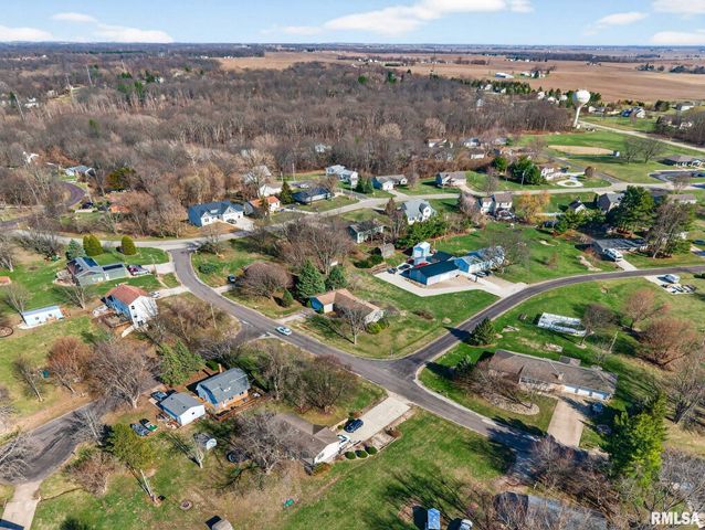 7 CARLTON Drive, Mackinaw, IL 61755