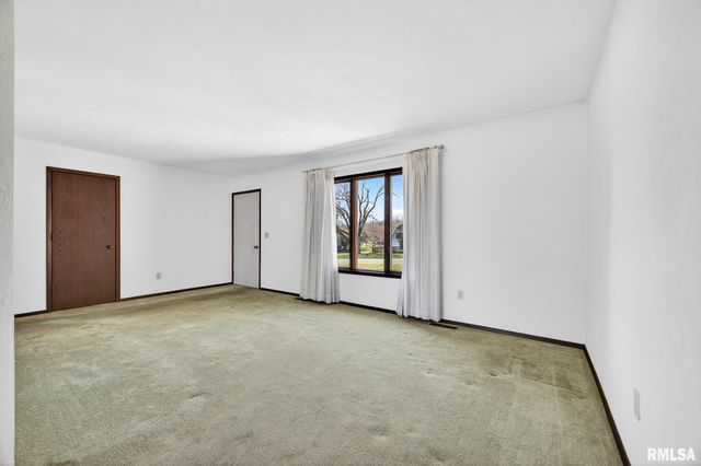 7 CARLTON Drive, Mackinaw, IL 61755