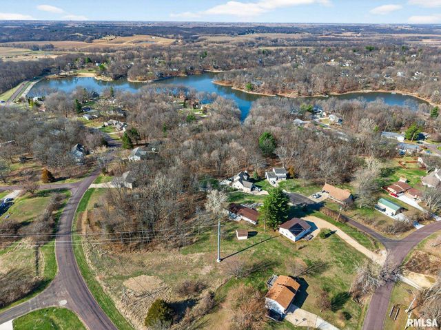 7 CARLTON Drive, Mackinaw, IL 61755