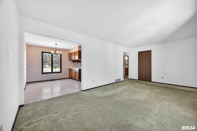 7 CARLTON Drive, Mackinaw, IL 61755