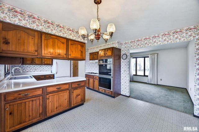 7 CARLTON Drive, Mackinaw, IL 61755