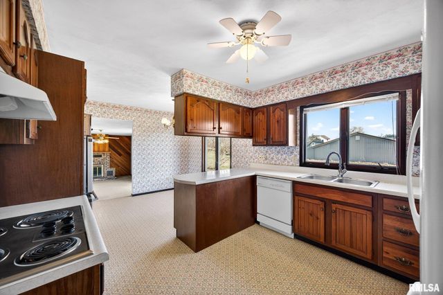 7 CARLTON Drive, Mackinaw, IL 61755