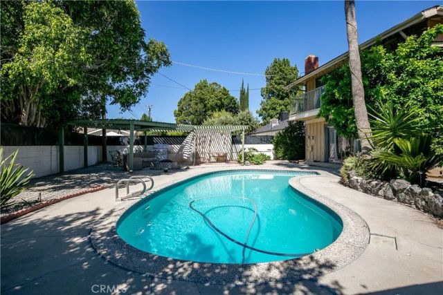 20748 Vose, Winnetka, CA 91306